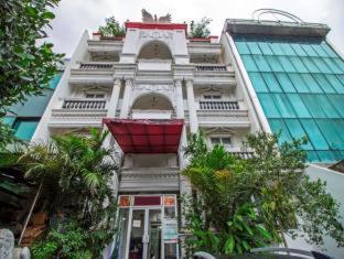 Reddoorz Plus @ Guntur Raya Setiabudi Джакарта Номер фото