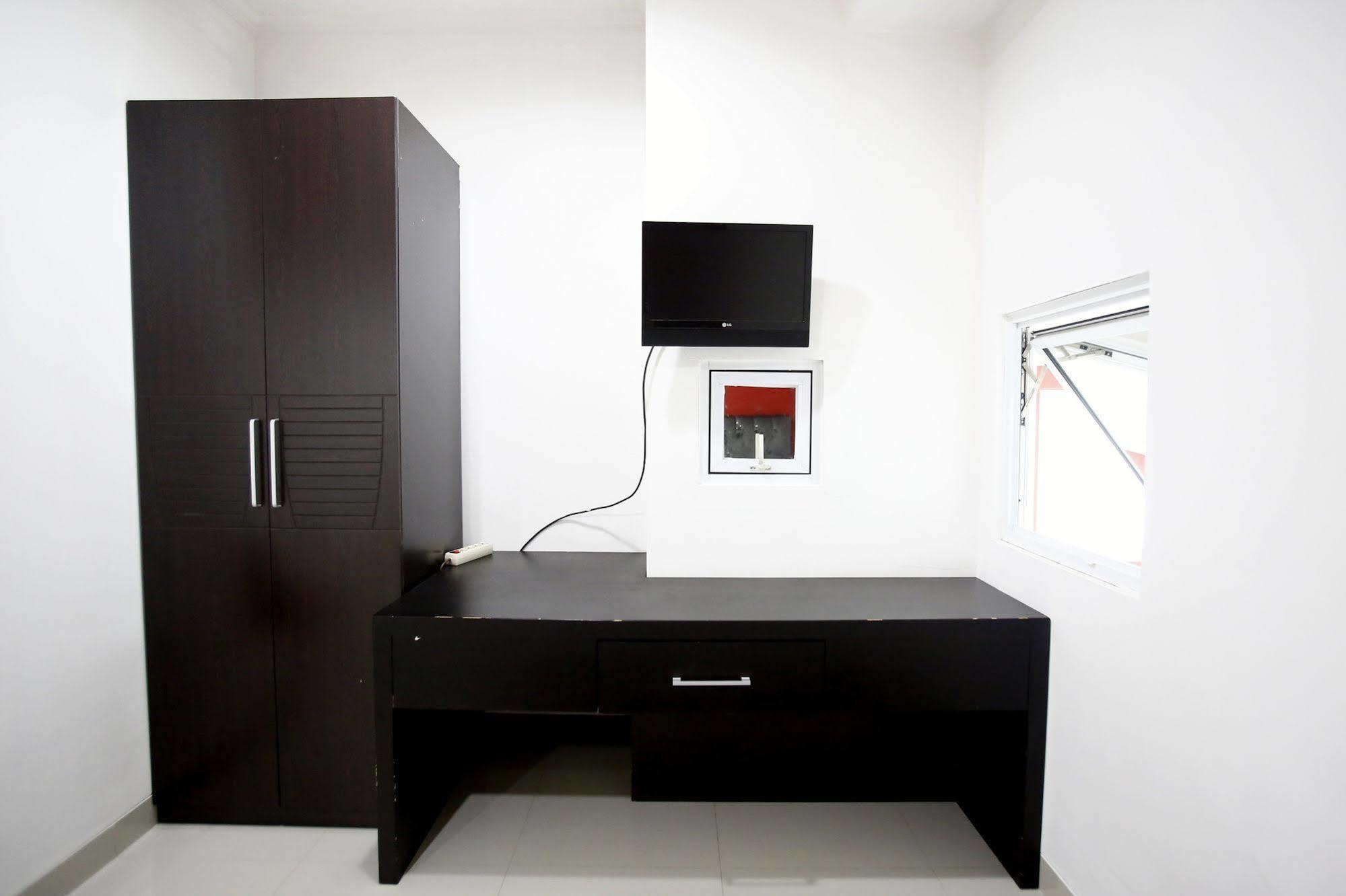 Reddoorz Plus @ Guntur Raya Setiabudi Джакарта Экстерьер фото
