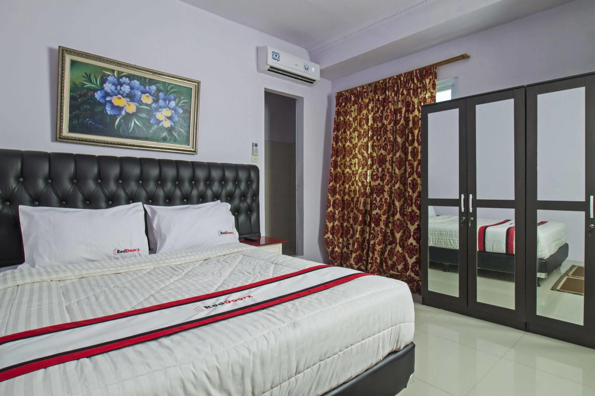 Reddoorz Plus @ Guntur Raya Setiabudi Джакарта Экстерьер фото