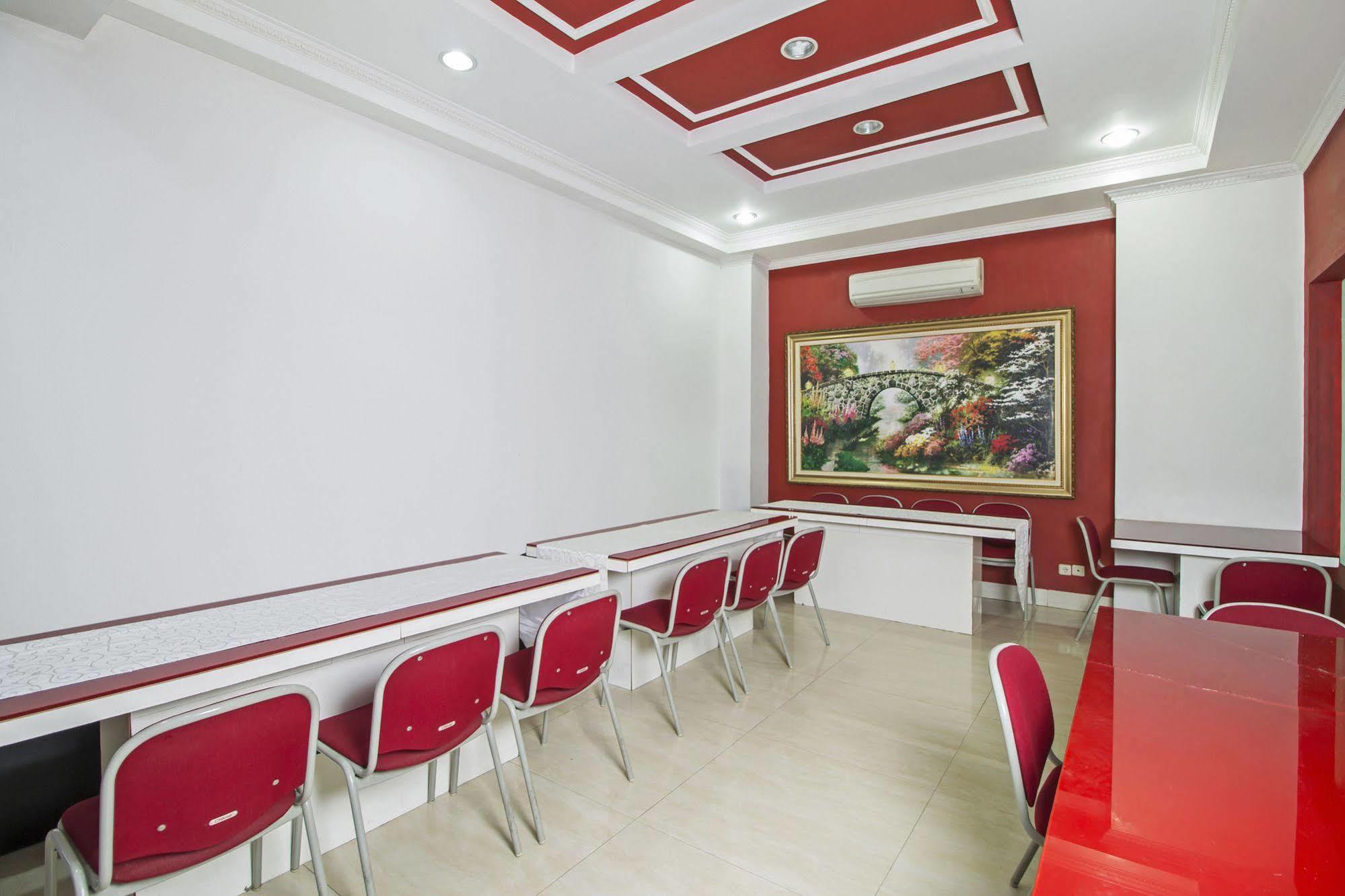 Reddoorz Plus @ Guntur Raya Setiabudi Джакарта Экстерьер фото